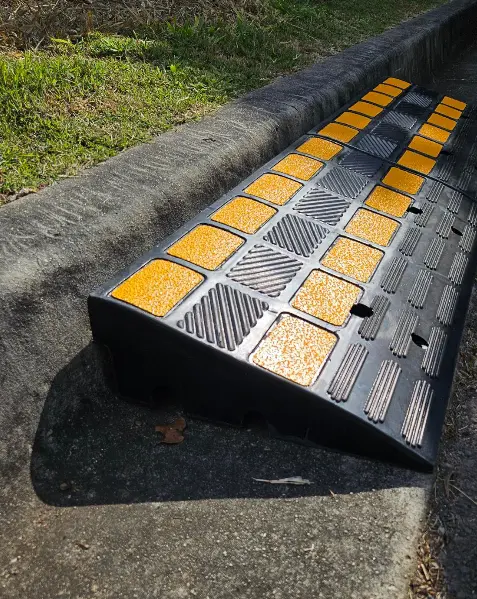 Reflective Kerb Ramp | 150mm | Middle | Free Fixings Included